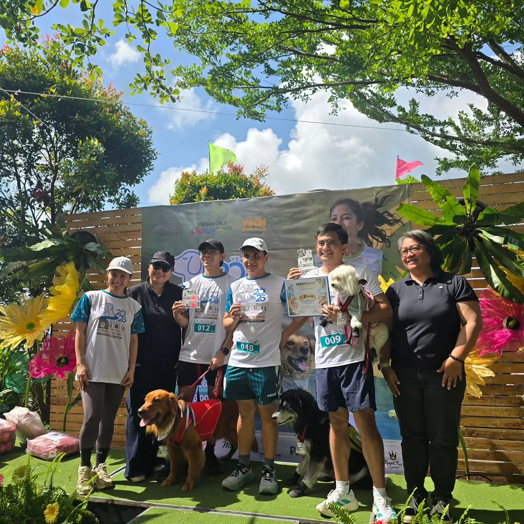 Pet owners and their dogs celebrating at a YGTN Events Furry Fun Hike